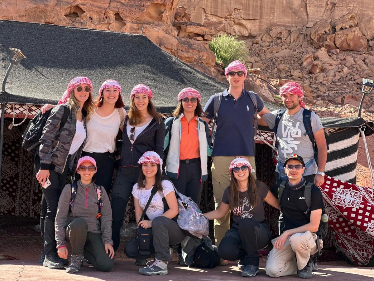Titanic Camp Bed and Breakfast Wadi Rum Exteriör bild