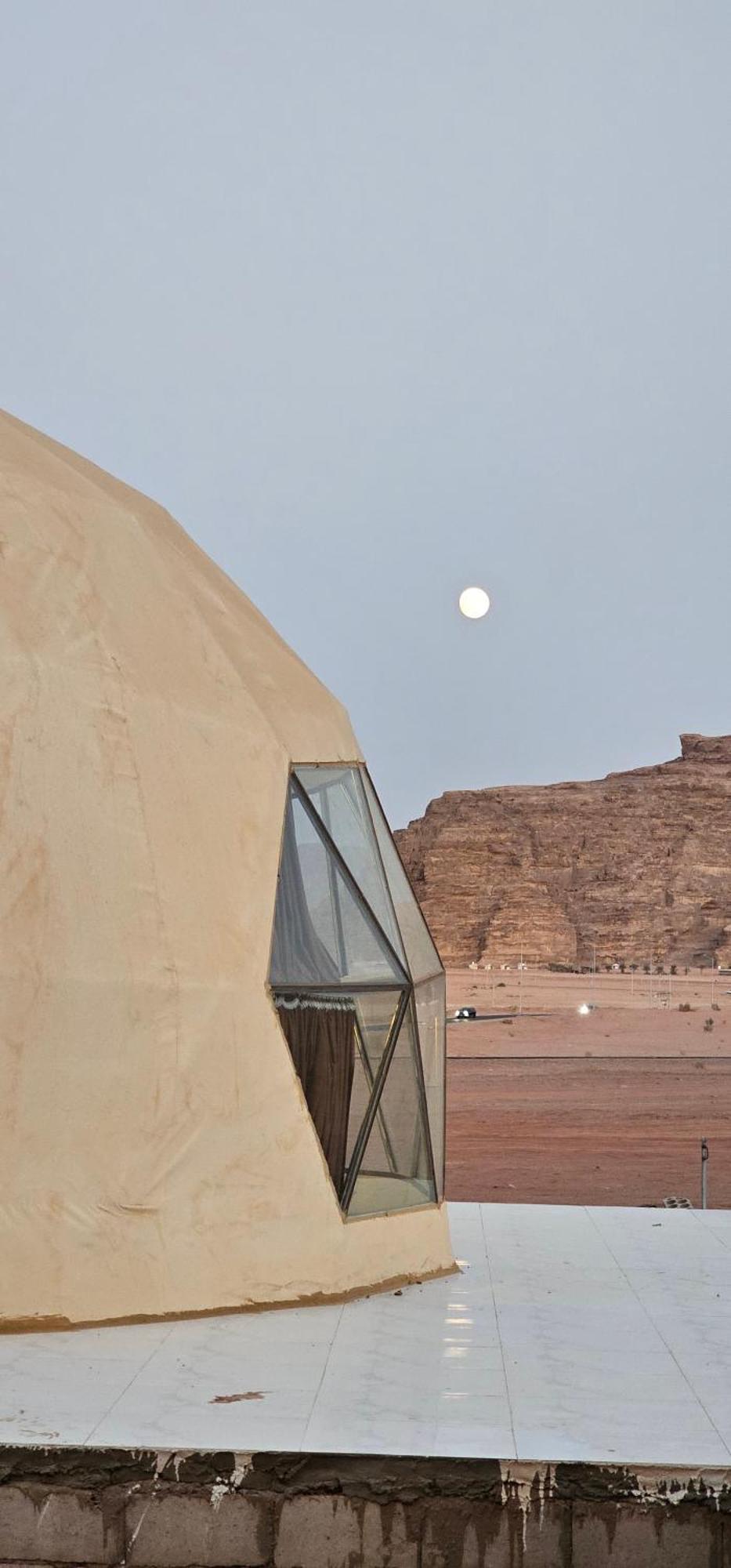 Titanic Camp Bed and Breakfast Wadi Rum Exteriör bild