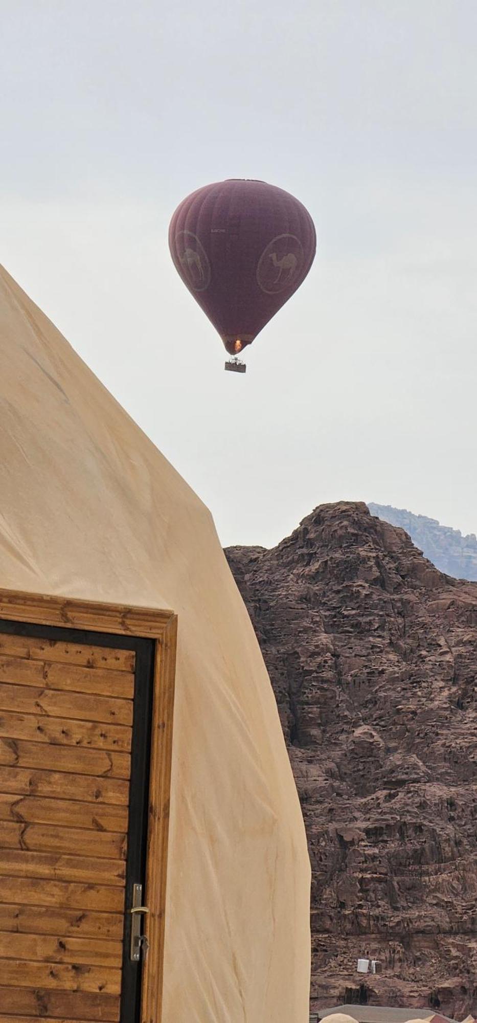Titanic Camp Bed and Breakfast Wadi Rum Exteriör bild