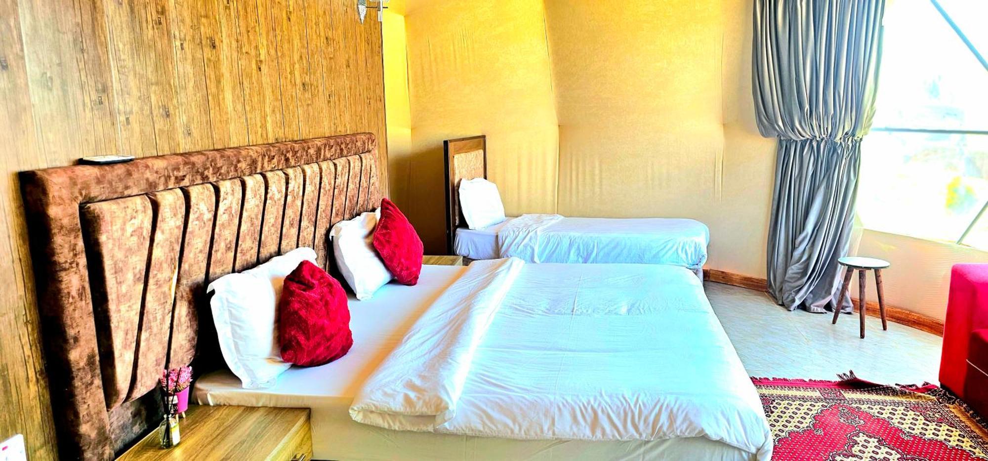 Titanic Camp Bed and Breakfast Wadi Rum Exteriör bild