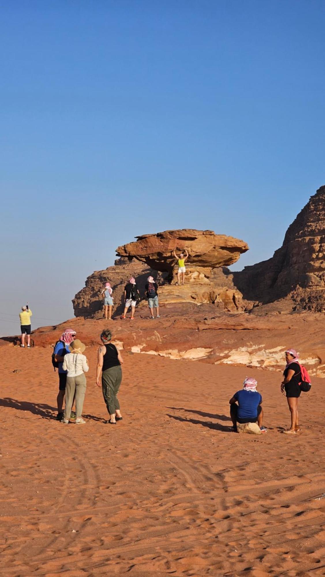 Titanic Camp Bed and Breakfast Wadi Rum Exteriör bild