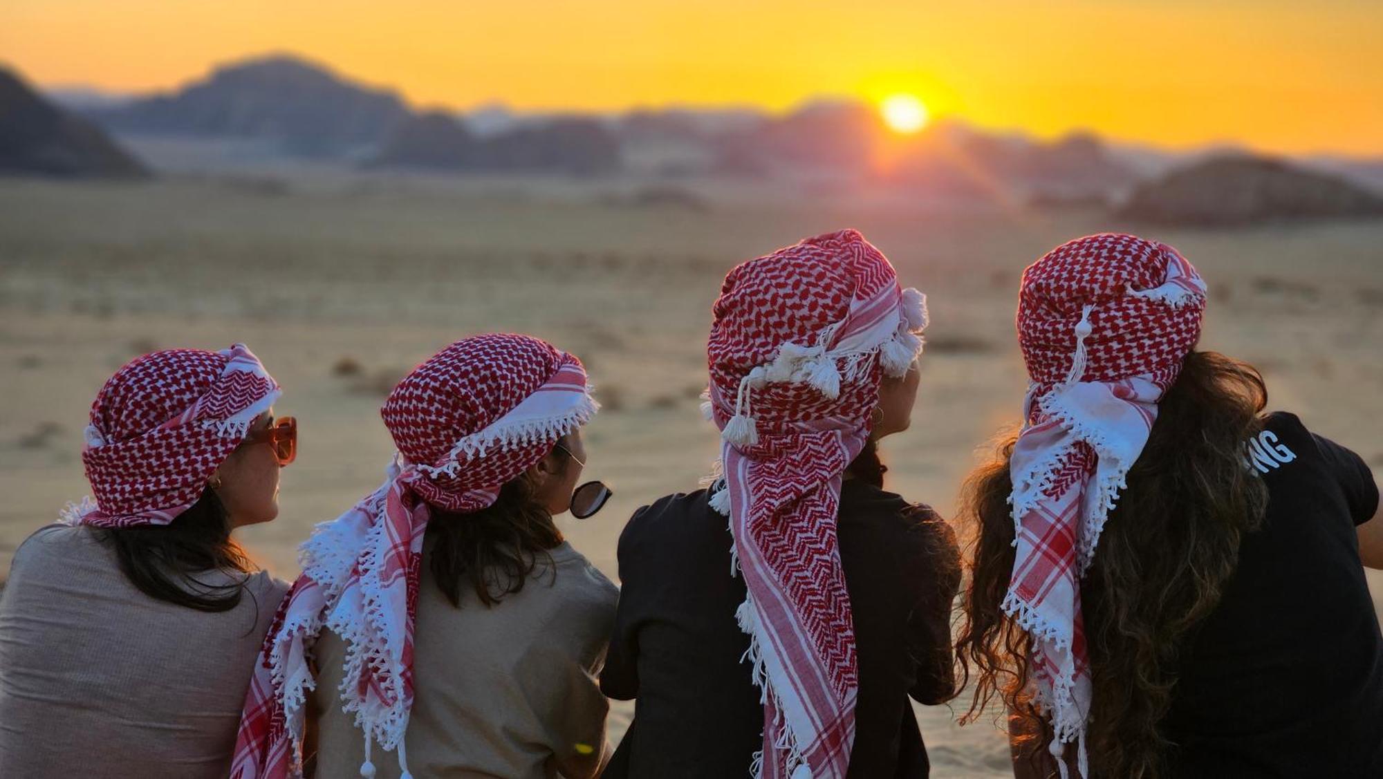 Titanic Camp Bed and Breakfast Wadi Rum Exteriör bild
