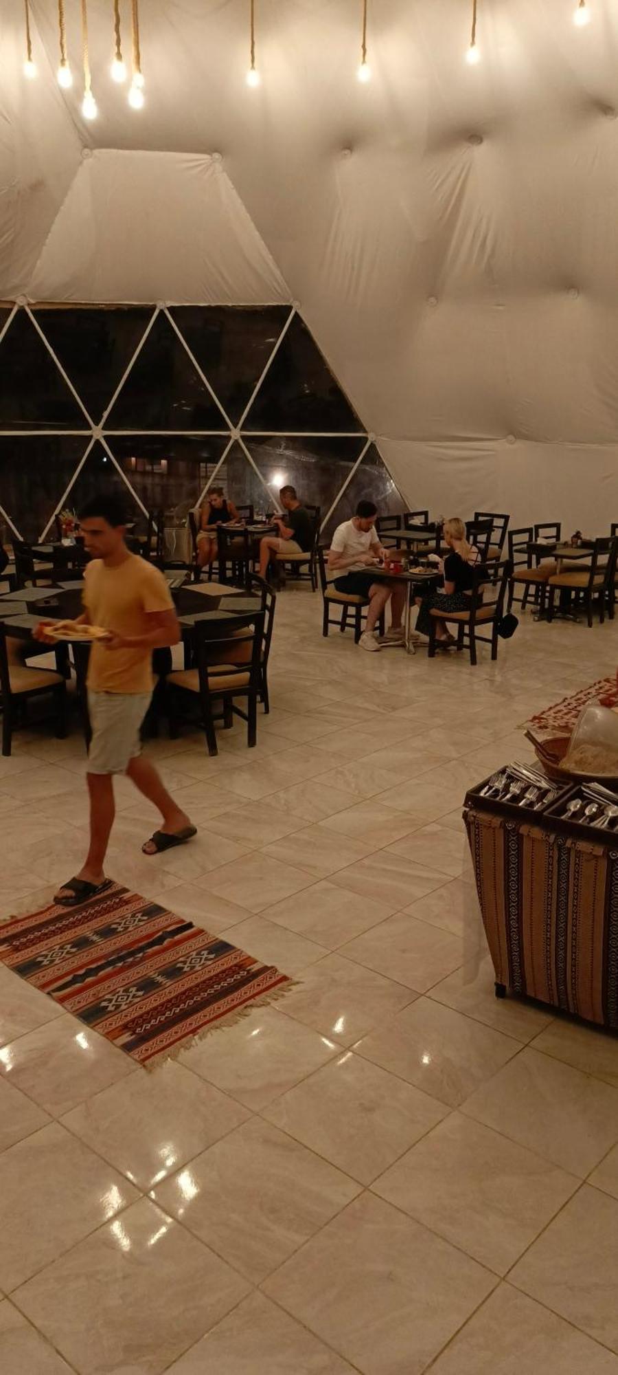 Titanic Camp Bed and Breakfast Wadi Rum Exteriör bild