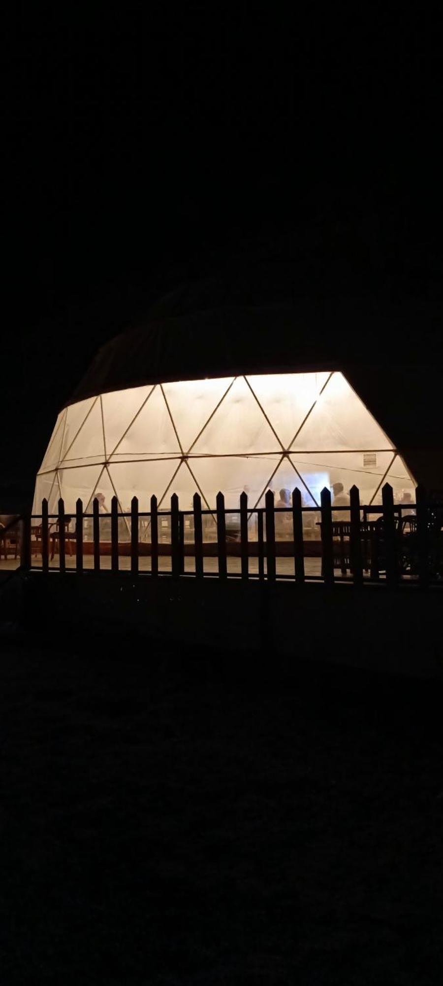 Titanic Camp Bed and Breakfast Wadi Rum Exteriör bild