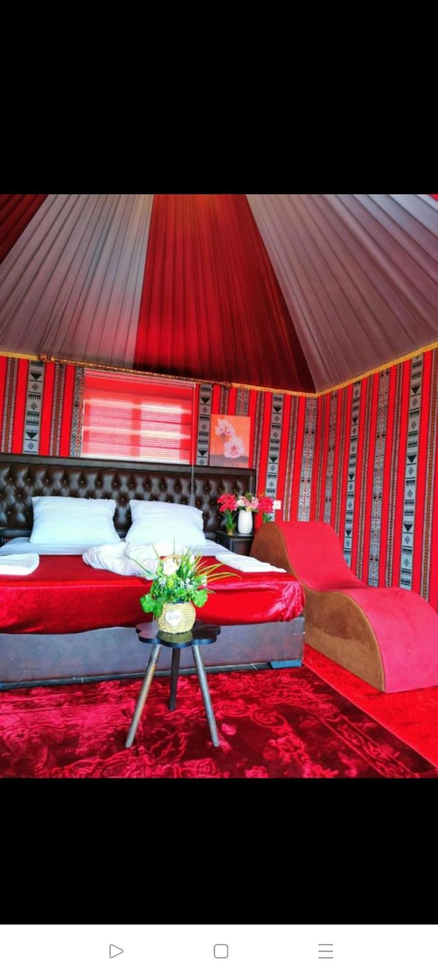 Titanic Camp Bed and Breakfast Wadi Rum Exteriör bild