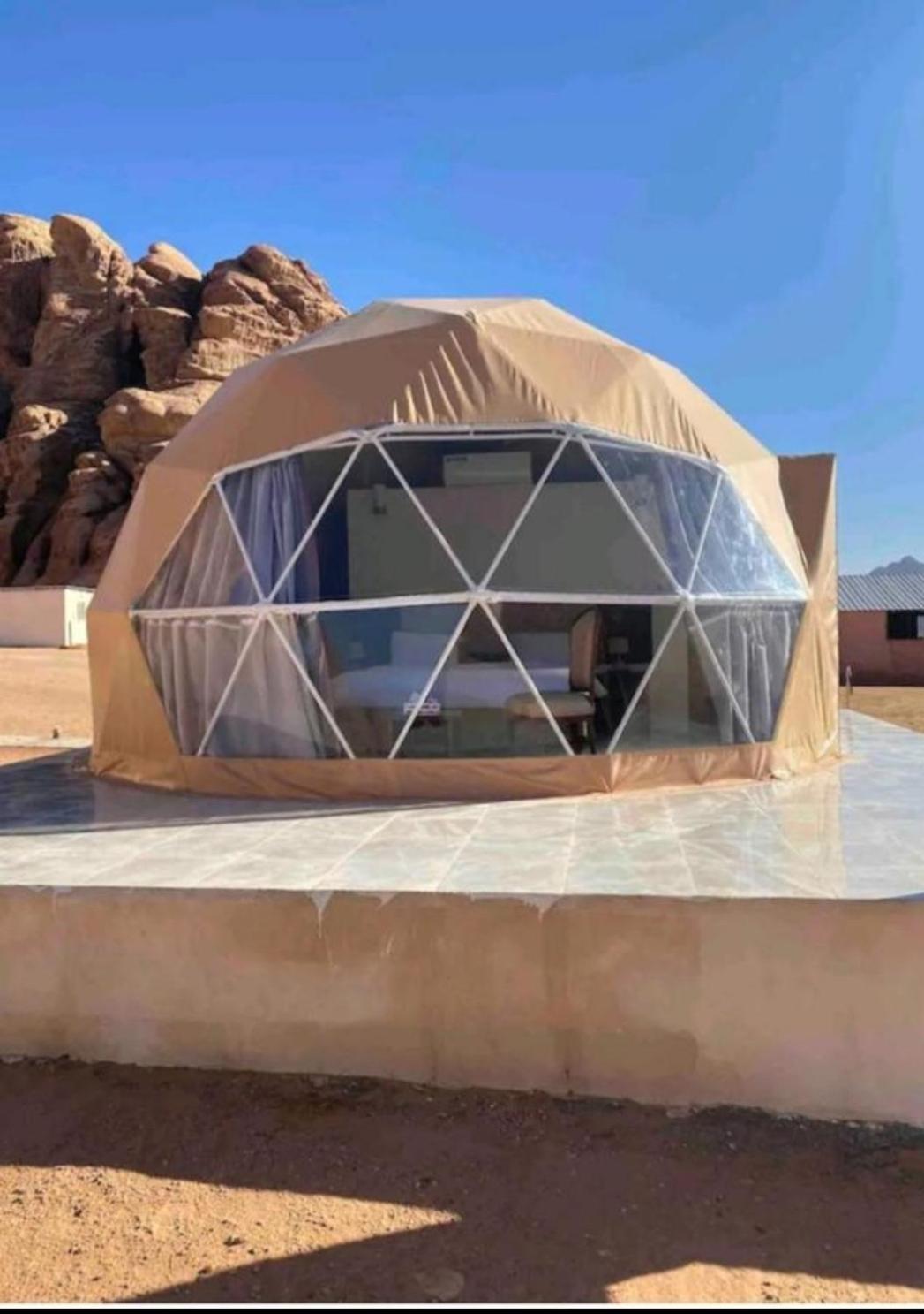 Titanic Camp Bed and Breakfast Wadi Rum Exteriör bild