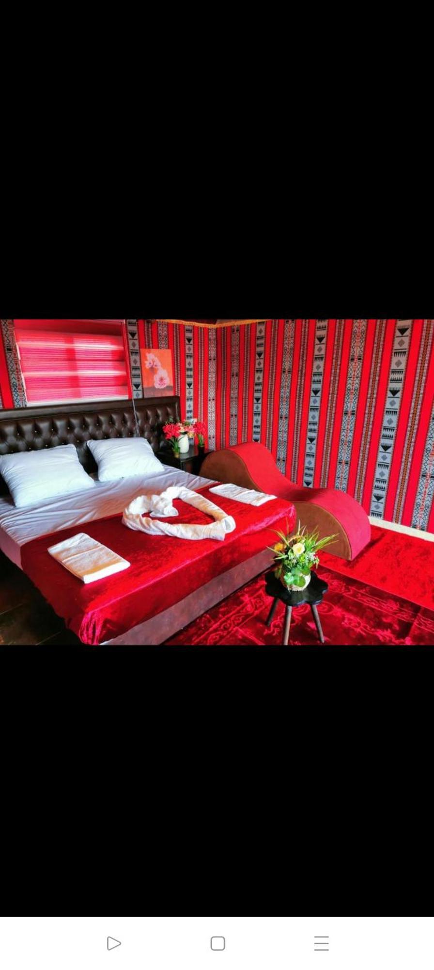Titanic Camp Bed and Breakfast Wadi Rum Exteriör bild